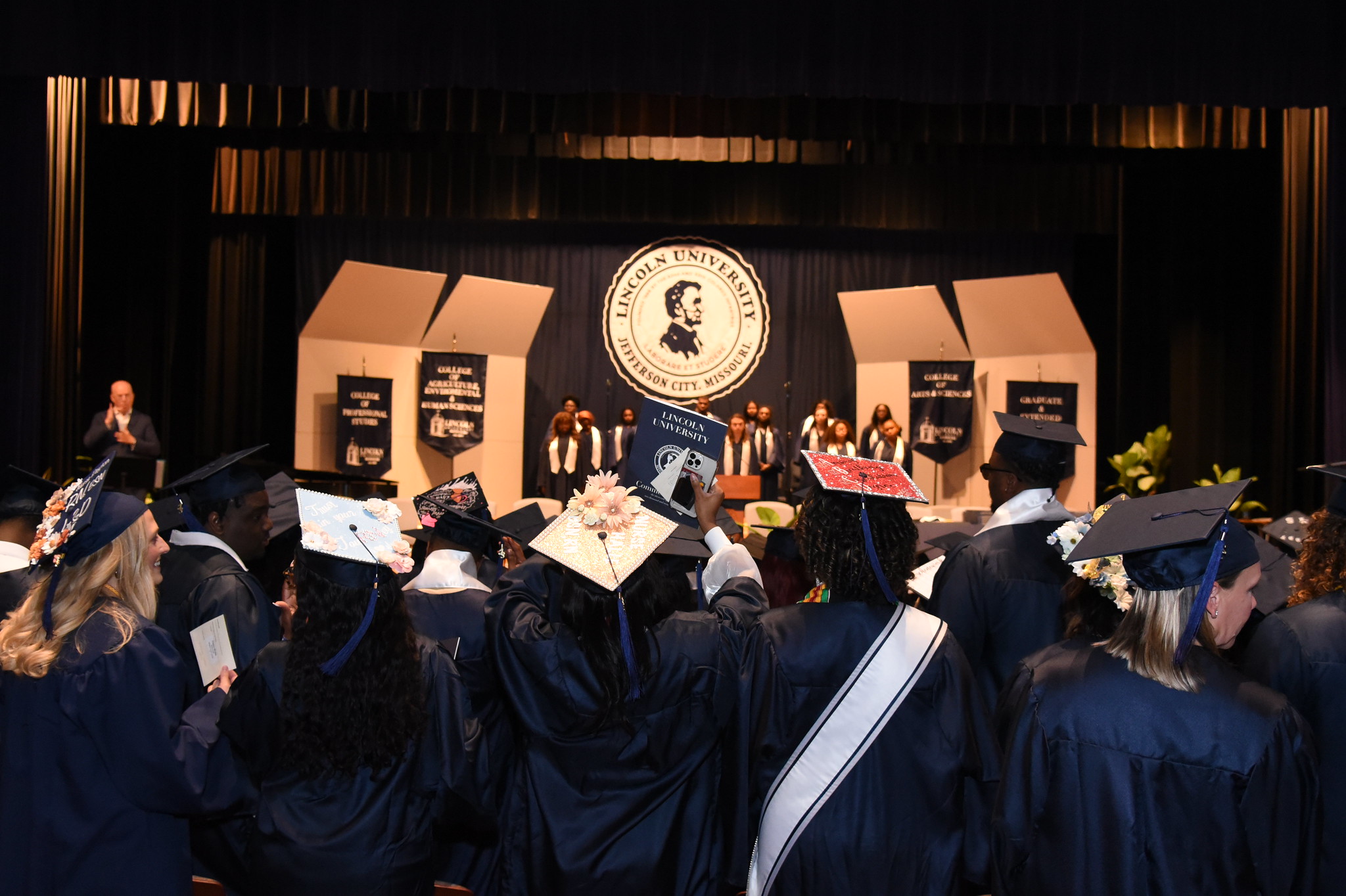 commencement_23_09.jpg