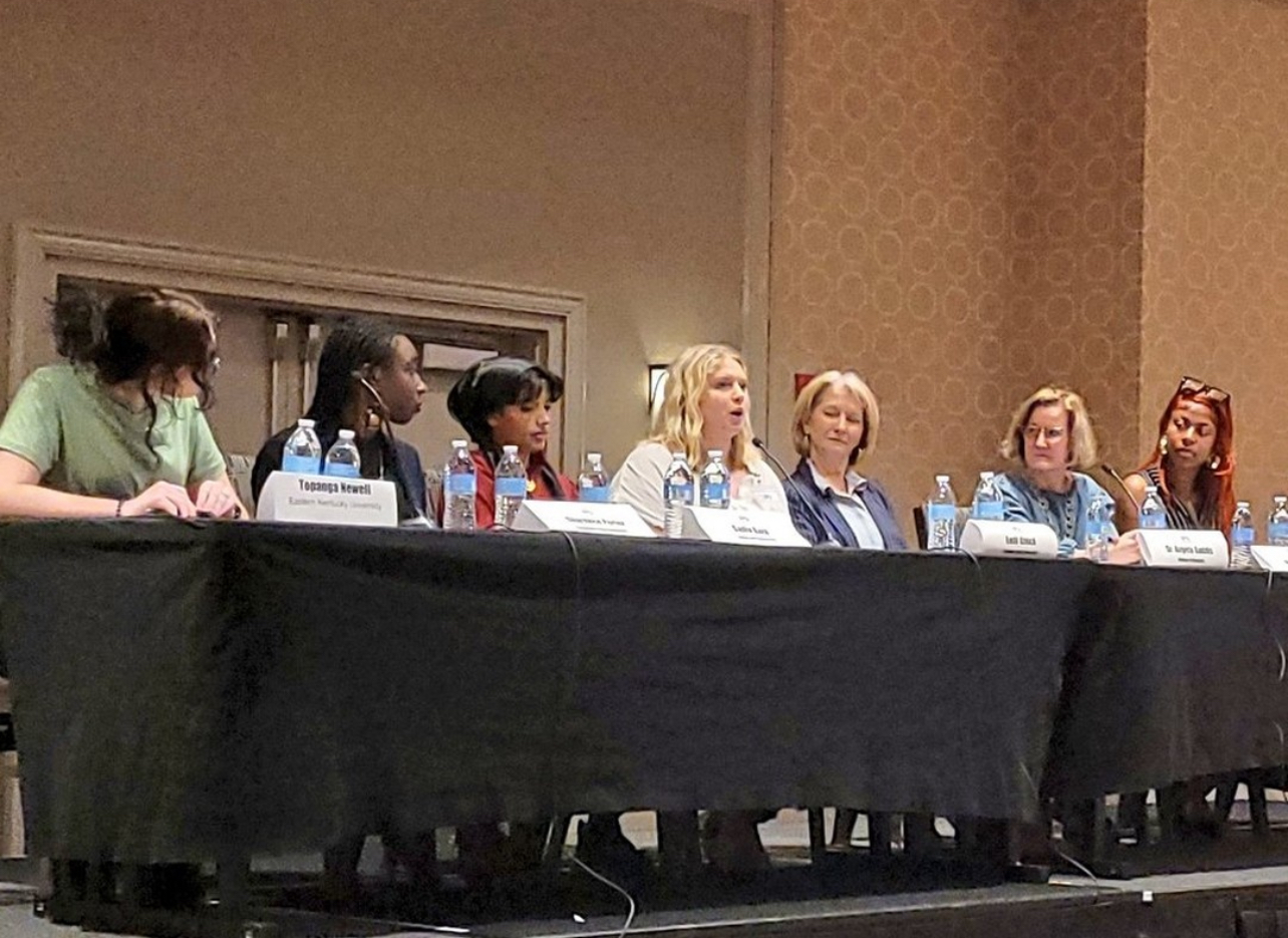 Sophomore Alicia Malone participates in a panel at the Association of Baccalaureate Social Work Program Directors’ 41st Annual Conference. 