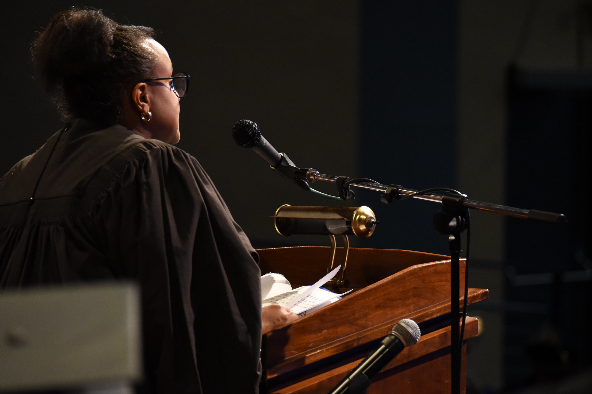 Rhonda Allen-Lewis behind a podium while speaking at the 2025 Honors Convocation ceremony.