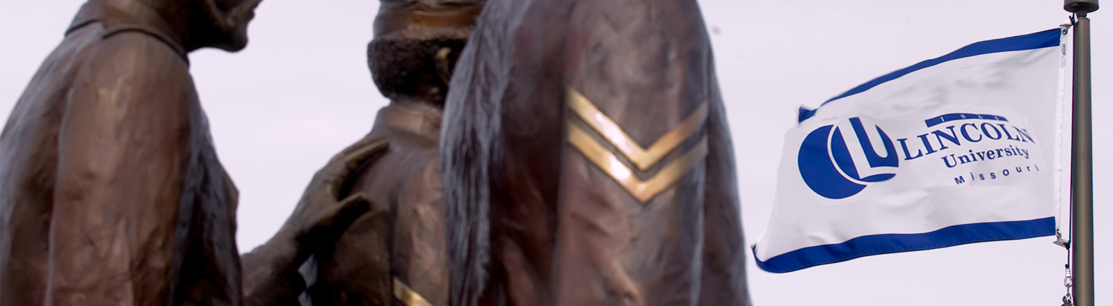 soilder-statue-flag.png