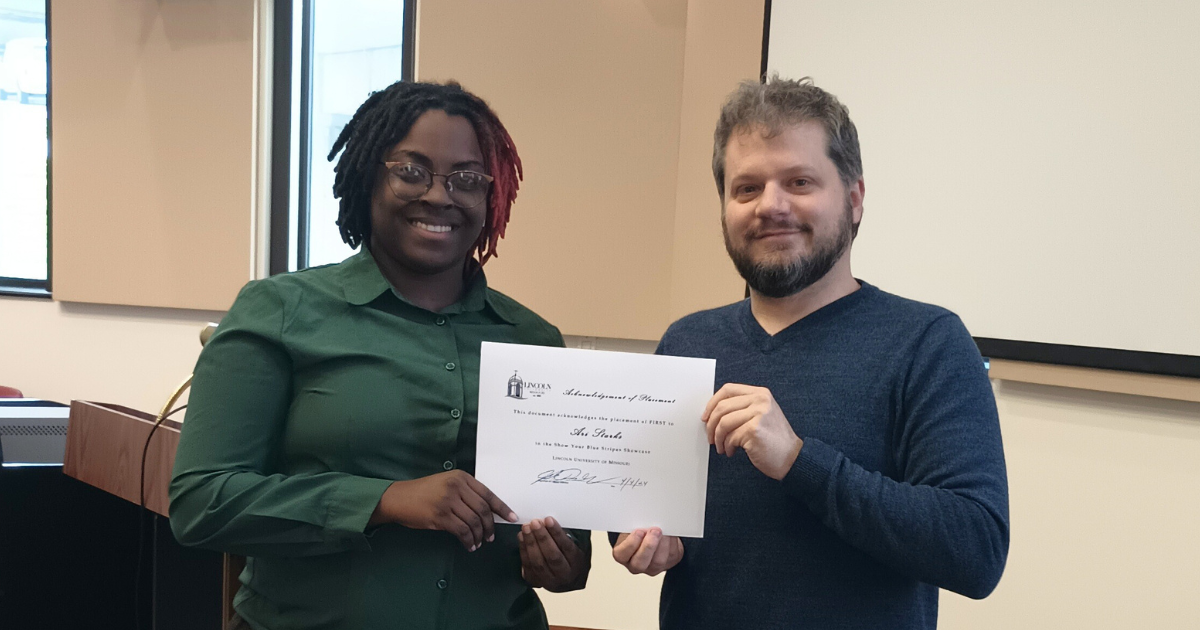  Lincoln University student Ari Starks won first place at the Show Your Stripes Research Showcase for his paper titled, “Blackness and Transness: A Dive into a Unique and Introspective World.” Certificates were presented by event organizer and director of Page Library, Jake Durham.