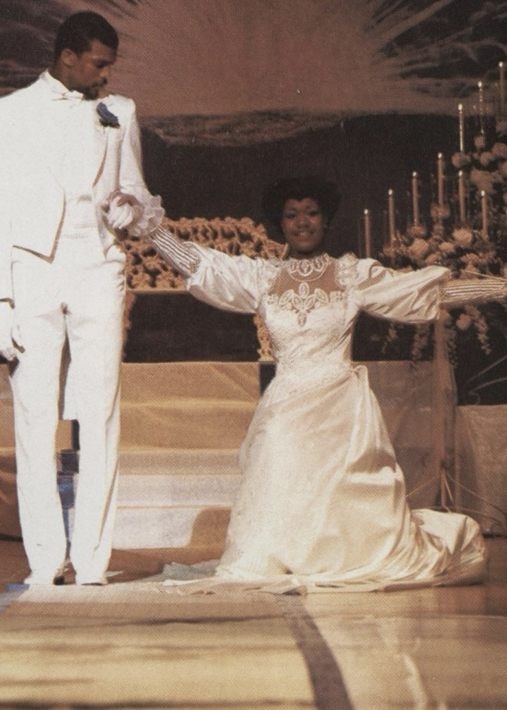 Staci Oliver bows at the coronation ceremony after she is crowned Miss Lincoln 1984-85.