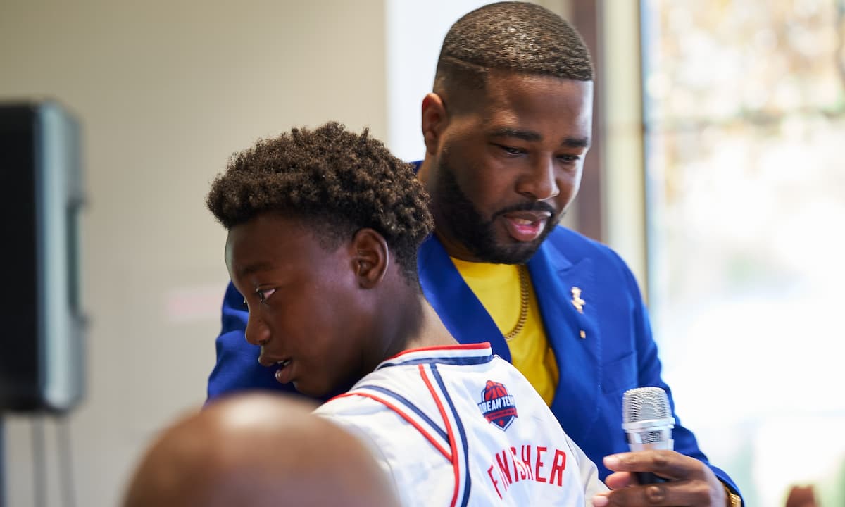 Jareem Gunter with a Dream Team player.